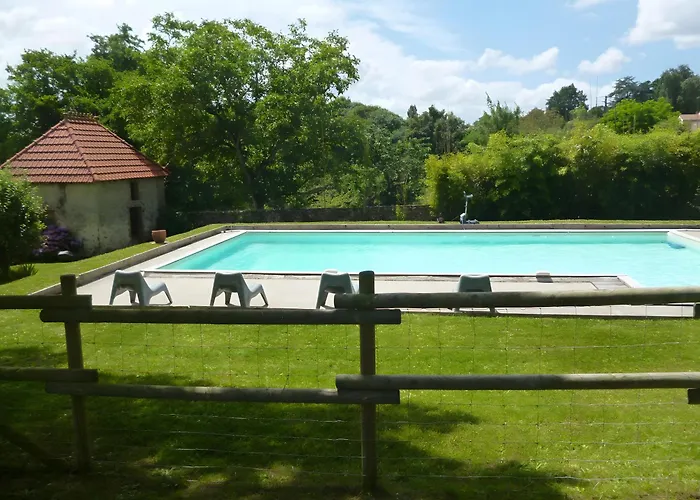 Logis Vendéen, 40 Min De La * Saint-Étienne-du-Bois